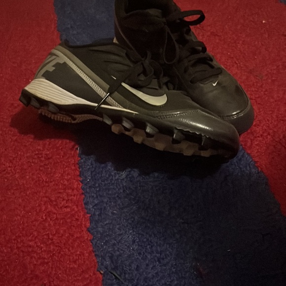 Nike Black cleats size men’s 8.5 lightly worn but great condition - Picture 2 of 5